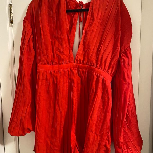 Red Plunge Pleated Romper - Picture 4 of 5